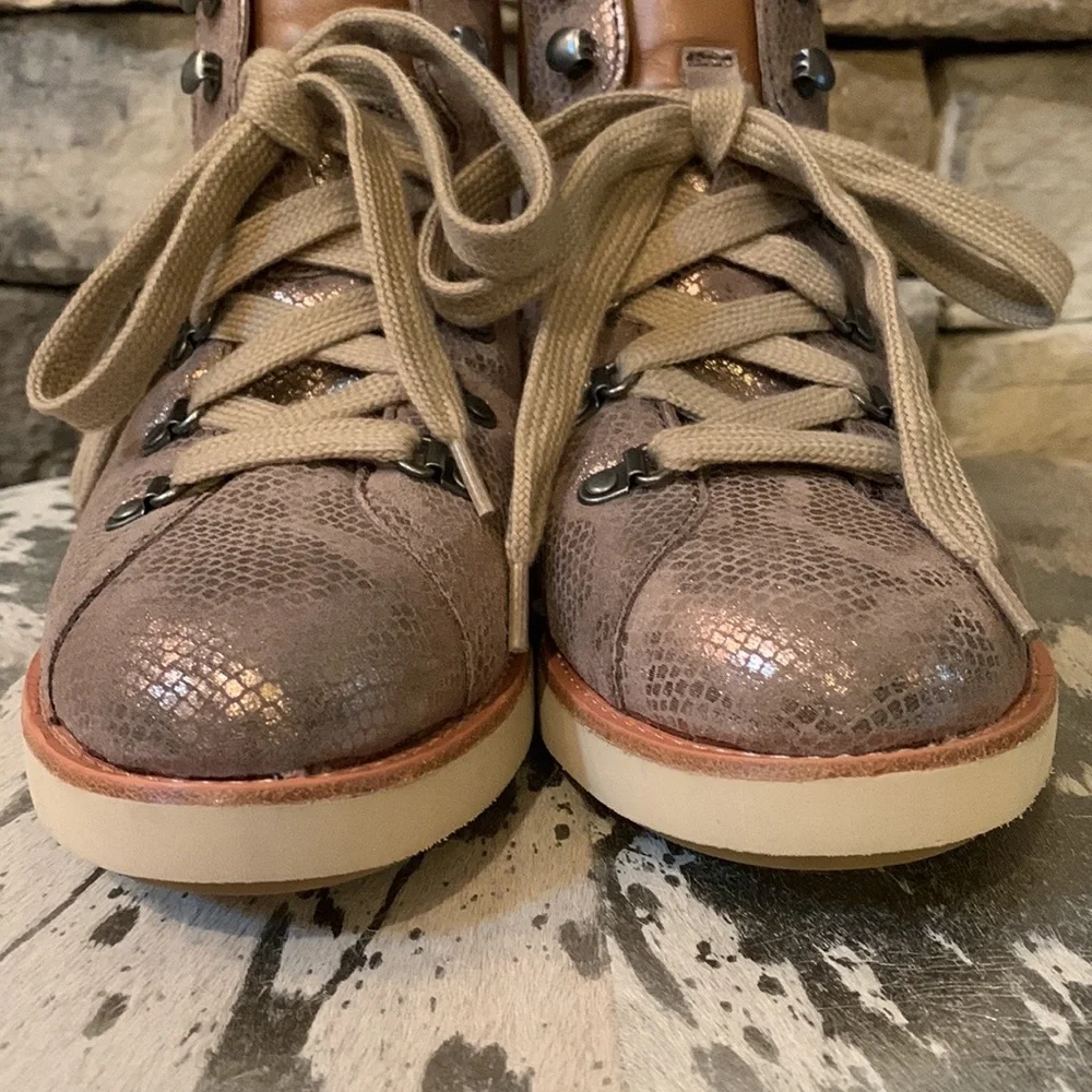 BIONICA Natick Taupe Snakeskin Metallic Hiking Boots 7.5 - Picture 7 of 10